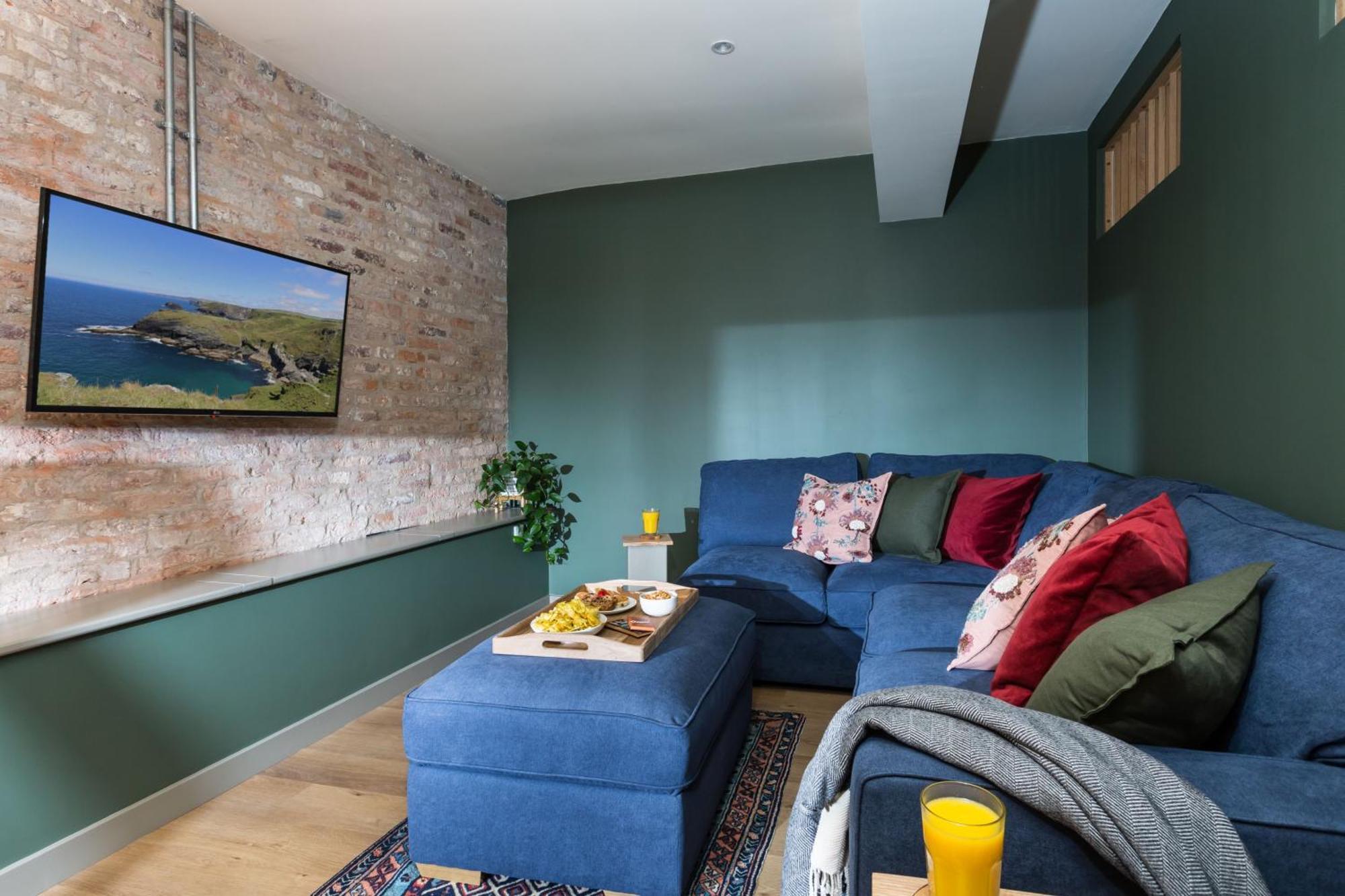 The Barn At Plas Ashpool Sleeps 8 Llandyrnog Exterior photo